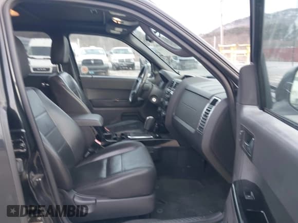 ✅ 2011 Ford Escape Limited • VIN: 1FMCU9EGXBKA57708 • Lot: 43766963. Wystawiony na IAAI z przebiegiem 332 377 mil. Bezpłatny archiwum sprzedaży aukcyjnych z USA i szczegółowy raport historii pojazdu na DreamBid. Zdjęcie 5.