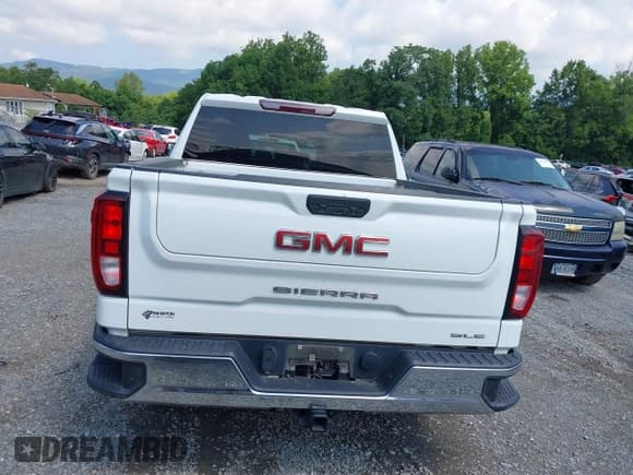 ✅ 2022 GMC Sierra 1500 SLE • VIN: 3GTP9BEK0NG123066 • Лот: 42613017. Опубликован ранее на IAAI с пробегом 181 213 миль. Бесплатный доступ к архиву аукционных продаж из США и подробный отчёт об истории автомобиля на DreamBid. Изображение 16.