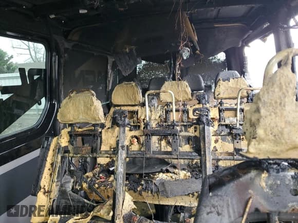 ✅ 2015 Mercedes-Benz Sprinter Passenger • VIN: WDZPE7CCXFP134044 • Лот: 81899854. Опубликован ранее на Copart с пробегом Не указан. Бесплатный доступ к архиву аукционных продаж из США и подробный отчёт об истории автомобиля на DreamBid. Изображение 10.