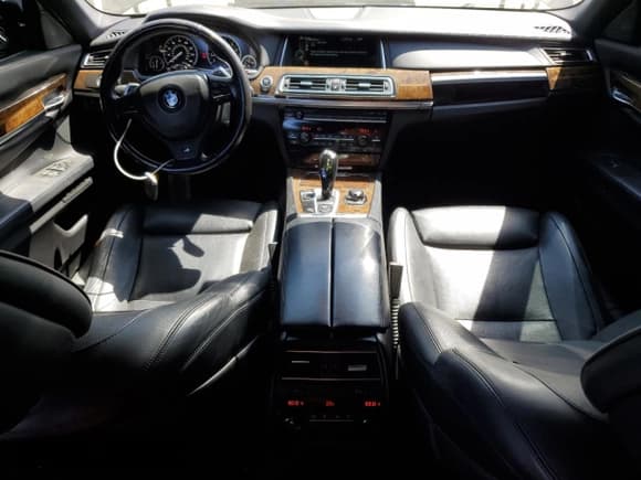 ✅ 2013 BMW 7 Series 750i • VIN: WBAYA8C59DD227527 • Lot: 64618025. Listed on Copart with 96,049 mi. Free auction sales archive from the USA and detailed vehicle history report at DreamBid. Image 8.