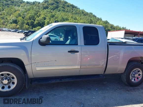 ✅ 2009 Chevrolet Silverado 1500 Work Truck • VIN: 1GCEK19C79Z267213 • Lot: 43074567. Listed on IAAI with 69,082 mi. Free auction sales archive from the USA and detailed vehicle history report at DreamBid. Image 15.