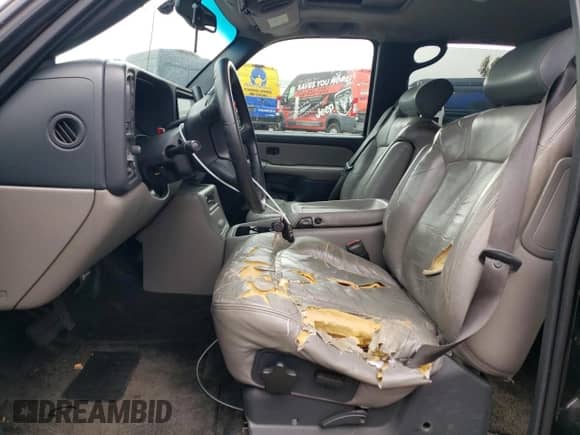 2001 Chevrolet Suburban LT с VIN 3GNFK16T91G237196, выставлен на аукционе Copart как лот 81574134 с пробегом 275 571 миль миль и Списание • Salvage title. История ставок и продаж доступна на DreamBid. Изображение 7.