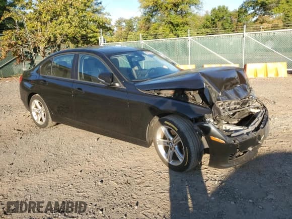 ✅ 2013 BMW 3 Series 328i xDrive • VIN: WBA3B5C55DF599134 • Lot: 85701795. Listed on Copart with 182,981 mi. Free auction sales archive from the USA and detailed vehicle history report at DreamBid. Image 4.