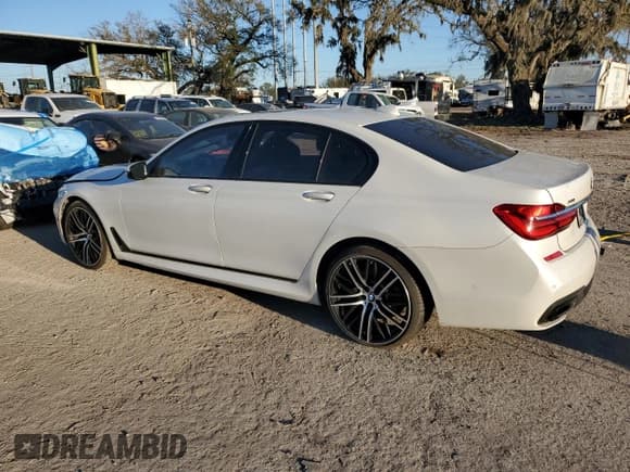 ✅ 2016 BMW 7 Series 750i xDrive • VIN: WBA7B0C59GG526741 • Lot: 86312384. Wystawiony na Copart z przebiegiem 90 360 mil. Bezpłatny archiwum sprzedaży aukcyjnych z USA i szczegółowy raport historii pojazdu na DreamBid. Zdjęcie 2.