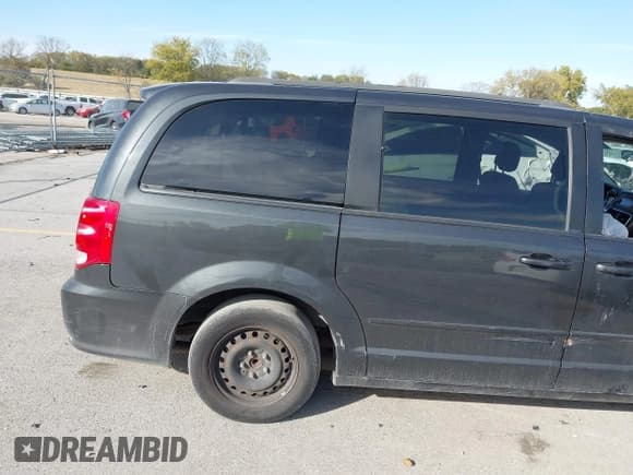 ✅ 2012 Dodge Grand Caravan SXT • VIN: 2C4RDGCG3CR324115 • Lot: 43395319. Wystawiony na IAAI z przebiegiem 243 402 mil. Bezpłatny archiwum sprzedaży aukcyjnych z USA i szczegółowy raport historii pojazdu na DreamBid. Zdjęcie 19.