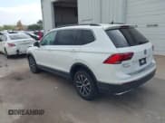 ✅ 2020 Volkswagen Tiguan SE • VIN: 3VV2B7AX2LM006165 • Lot: 43451353. Wystawiony na IAAI z przebiegiem 99 099 mil. Bezpłatny archiwum sprzedaży aukcyjnych z USA i szczegółowy raport historii pojazdu na DreamBid. Zdjęcie 3.