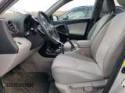 ✅ 2013 Toyota RAV4 • VIN: 2T3YL4DV1DW002025 • Lot: 79432364. Wystawiony na Copart z przebiegiem 84 970 mil. Bezpłatny archiwum sprzedaży aukcyjnych z USA i szczegółowy raport historii pojazdu na DreamBid. Zdjęcie 7.