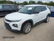 ✅ 2023 Chevrolet TrailBlazer LS • VIN: KL79MMS22PB025334 • Лот: 43361790. Опубликован ранее на IAAI с пробегом 27 024 миль. Бесплатный доступ к архиву аукционных продаж из США и подробный отчёт об истории автомобиля на DreamBid. Изображение 2.