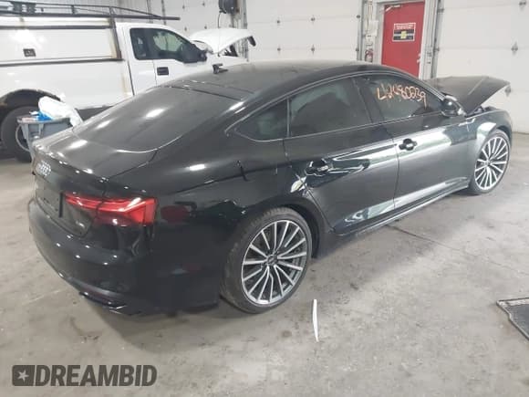 ✅ 2022 Audi A5 Sportback Premium Plus • VIN: WAUCBCF5XNA028477 • Lot: 42480239. Wystawiony na IAAI z przebiegiem 22 449 mil. Bezpłatny archiwum sprzedaży aukcyjnych z USA i szczegółowy raport historii pojazdu na DreamBid. Zdjęcie 4.