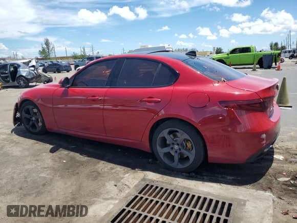 ✅ 2018 Alfa Romeo Giulia • VIN: ZARFAEBN6J7567079 • Lot: 69192325. Wystawiony na Copart z przebiegiem 70 798 mil. Bezpłatny archiwum sprzedaży aukcyjnych z USA i szczegółowy raport historii pojazdu na DreamBid. Zdjęcie 2.