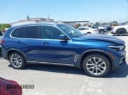 ✅ 2020 BMW X5 sDrive40i • VIN: 5UXCR4C03L9C82755 • Lot: 42494503. Wystawiony na IAAI z przebiegiem 50 706 mil. Bezpłatny archiwum sprzedaży aukcyjnych z USA i szczegółowy raport historii pojazdu na DreamBid. Zdjęcie 13.