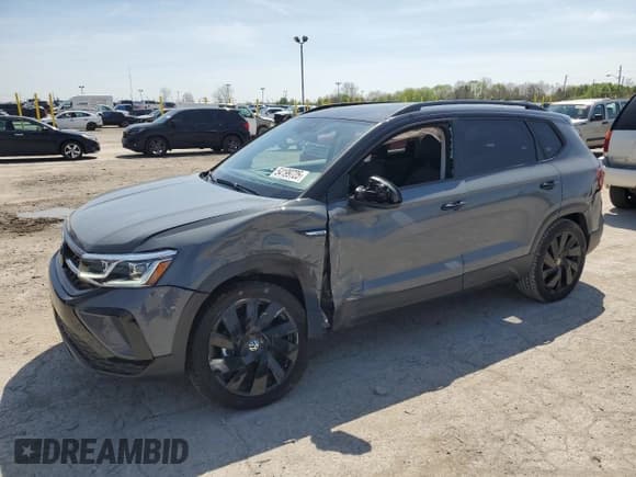 ✅ 2024 Volkswagen Taos SE Black • VIN: 3VVLX7B23RM121570 • Лот: 54199725. Опубликован ранее на Copart с пробегом 1 802 миль. Бесплатный доступ к архиву аукционных продаж из США и подробный отчёт об истории автомобиля на DreamBid. Изображение 1.