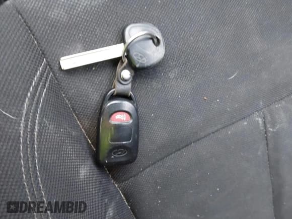 ✅ 2016 Hyundai Veloster • VIN: KMHTC6AD3GU267270 • Lot: 41421033. Wystawiony na IAAI z przebiegiem 159 434 mil. Bezpłatny archiwum sprzedaży aukcyjnych z USA i szczegółowy raport historii pojazdu na DreamBid. Zdjęcie 11.