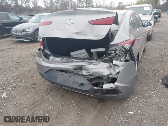 2020 Hyundai Elantra SE z VIN KMHD74LF9LU951536, wystawiony jako IAAI lot #43488707 z przebiegiem 69 447 mil mil oraz . Historia ofert i sprzedaży dostępna na DreamBid. Obrazek 6.