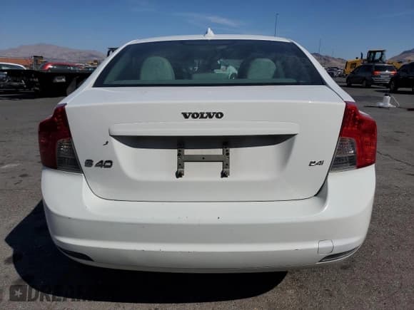 ✅ 2008 Volvo S40 2.4L • VIN: YV1MS390782365608 • Lot: 69782395. Listed on Copart with 107,044 mi. Free auction sales archive from the USA and detailed vehicle history report at DreamBid. Image 6.