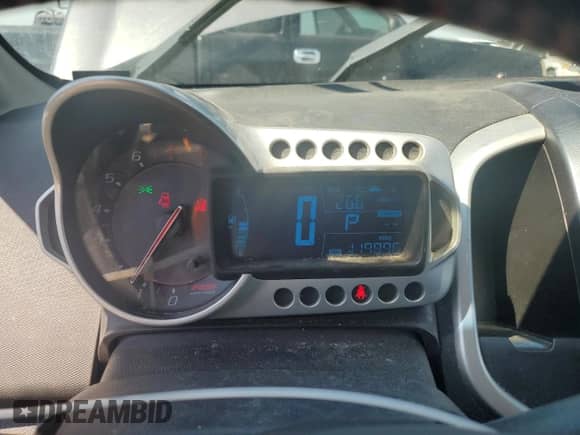 2013 Chevrolet Sonic RS z VIN 1G1JG6SB4D4141677, wystawiony jako Copart lot #63330805 z przebiegiem 119 896 mil mil oraz Szkoda całkowita • Salvage title. Historia ofert i sprzedaży dostępna na DreamBid. Obrazek 9.