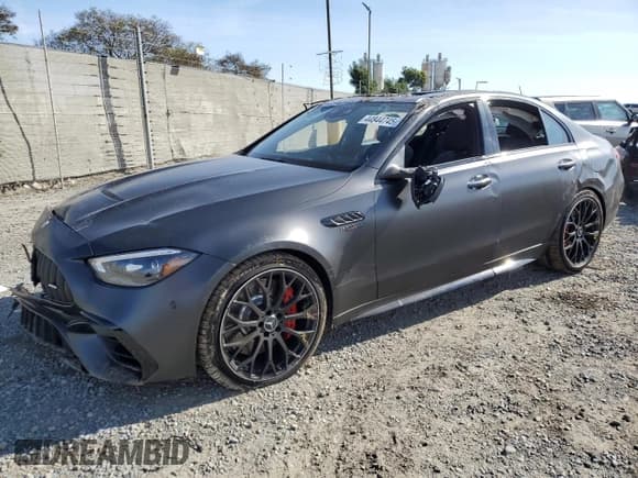 ✅ 2024 Mercedes-Benz C 63 S AMG E Performance • VIN: W1KAF8AB9RR214744 • Lot: 44844745. Wystawiony na Copart z przebiegiem 3 327 mil. Bezpłatny archiwum sprzedaży aukcyjnych z USA i szczegółowy raport historii pojazdu na DreamBid. Zdjęcie 1.