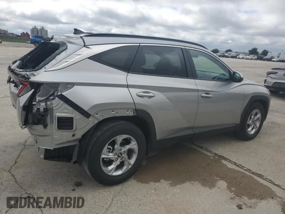 ✅ 2022 Hyundai Tucson SEL • VIN: 5NMJB3AE5NH048532 • Lot: 70656404. Wystawiony na Copart z przebiegiem 9 384 mil. Bezpłatny archiwum sprzedaży aukcyjnych z USA i szczegółowy raport historii pojazdu na DreamBid. Zdjęcie 3.