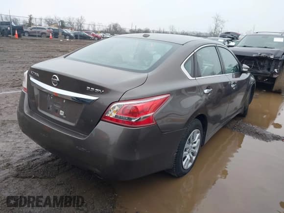 ✅ 2013 Nissan Altima S • VIN: 1N4BL3AP0DC130254 • Lot: 41562758. Wystawiony na IAAI z przebiegiem 161 742 mil. Bezpłatny archiwum sprzedaży aukcyjnych z USA i szczegółowy raport historii pojazdu na DreamBid. Zdjęcie 4.