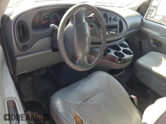 ✅ 2008 Ford Econoline Cargo Commercial • VIN: 1FTNE24W28DA53806 • Лот: 62011475. Опубликован ранее на Copart с пробегом 171 258 миль. Бесплатный доступ к архиву аукционных продаж из США и подробный отчёт об истории автомобиля на DreamBid. Изображение 8.