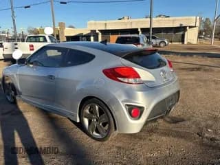 ✅ 2013 Hyundai Veloster Turbo • VIN: KMHTC6AE7DU115884 • Lot: 84959054. Wystawiony na Copart z przebiegiem 152 133 mil. Bezpłatny archiwum sprzedaży aukcyjnych z USA i szczegółowy raport historii pojazdu na DreamBid. Zdjęcie 3.
