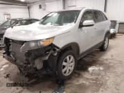 ✅ 2011 Kia Sorento LX • VIN: 5XYKTCA15BG015079 • Lot: 43826814. Wystawiony na IAAI z przebiegiem 176 089 mil. Bezpłatny archiwum sprzedaży aukcyjnych z USA i szczegółowy raport historii pojazdu na DreamBid. Zdjęcie 2.