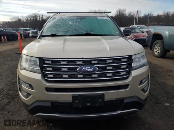 ✅ 2017 Ford Explorer XLT • VIN: 1FM5K8D8XHGC01658 • Lot: 92921885. Wystawiony na Copart z przebiegiem 103 281 mil. Bezpłatny archiwum sprzedaży aukcyjnych z USA i szczegółowy raport historii pojazdu na DreamBid. Zdjęcie 5.