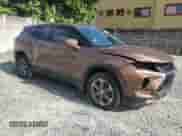 2024 Chevrolet Blazer LT z VIN 3GNKBCR44RS123145, wystawiony jako Copart lot #70147185 z przebiegiem 43 296 mil mil oraz Nie do naprawy • Non repairable. Historia ofert i sprzedaży dostępna na DreamBid. Obrazek 4.
