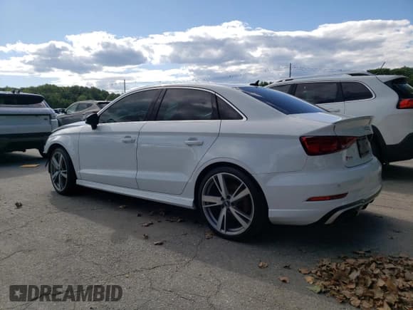 ✅ 2019 Audi RS 3 • VIN: WUABWGFF3KA902086 • Лот: 69177745. Опубликован ранее на Copart с пробегом Не указан. Бесплатный доступ к архиву аукционных продаж из США и подробный отчёт об истории автомобиля на DreamBid. Изображение 2.