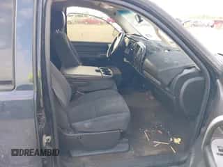 2008 Chevrolet Silverado 1500 1LT z VIN 3GCEC13J38G275229, wystawiony jako IAAI lot #43504759 z przebiegiem 214 322 mil mil oraz . Historia ofert i sprzedaży dostępna na DreamBid. Obrazek 5.