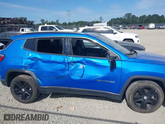 ✅ 2022 Jeep Compass Latitude • VIN: 3C4NJCBB6NT229148 • Lot: 42342559. Listed on IAAI with 26,915 mi. Free auction sales archive from the USA and detailed vehicle history report at DreamBid. Image 13.