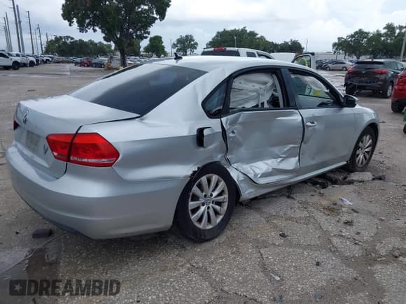 ✅ 2013 Volkswagen Passat Wolfsburg Edition • VIN: 1VWAH7A34DC105687 • Лот: 42668935. Опубликован ранее на IAAI с пробегом 146 281 миль. Бесплатный доступ к архиву аукционных продаж из США и подробный отчёт об истории автомобиля на DreamBid. Изображение 4.