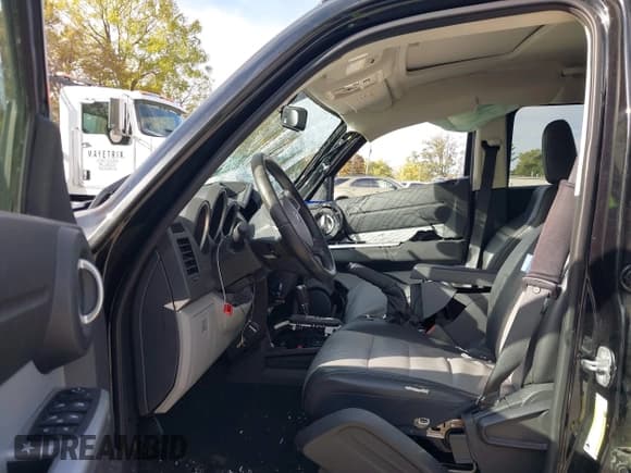 ✅ 2008 Dodge Nitro SLT • VIN: 1D8GU58K58W287724 • Lot: 43545993. Wystawiony na IAAI z przebiegiem 87 405 mil. Bezpłatny archiwum sprzedaży aukcyjnych z USA i szczegółowy raport historii pojazdu na DreamBid. Zdjęcie 5.