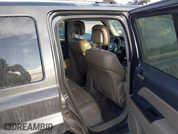 ✅ 2011 Jeep Patriot Latitude X • VIN: 1J4NT4GB7BD122825 • Lot: 41341078. Wystawiony na IAAI z przebiegiem Nie podano. Bezpłatny archiwum sprzedaży aukcyjnych z USA i szczegółowy raport historii pojazdu na DreamBid. Zdjęcie 8.