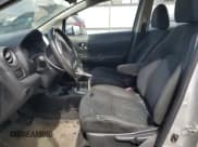 ✅ 2016 Nissan Note SV • VIN: 3N1CE2CP4GL364618 • Lot: 80737565. Wystawiony na Copart z przebiegiem 83 997 mil. Bezpłatny archiwum sprzedaży aukcyjnych z USA i szczegółowy raport historii pojazdu na DreamBid. Zdjęcie 7.