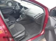 ✅ 2014 Ford Focus SE • VIN: 1FADP3K22EL168442 • Lot: 43557028. Wystawiony na IAAI z przebiegiem 186 500 mil. Bezpłatny archiwum sprzedaży aukcyjnych z USA i szczegółowy raport historii pojazdu na DreamBid. Zdjęcie 5.