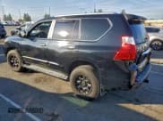 ✅ 2010 Lexus GX 460 Premium • VIN: JTJJM7FX6A5005694 • Lot: 93785125. Wystawiony na Copart z przebiegiem 286 339 mil. Bezpłatny archiwum sprzedaży aukcyjnych z USA i szczegółowy raport historii pojazdu na DreamBid. Zdjęcie 2.