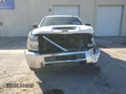 ✅ 2018 Chevrolet Silverado 2500HD Work Truck • VIN: 1GC1CUEY8JF188203 • Lot: 88313545. Wystawiony na Copart z przebiegiem 213 853 mil. Bezpłatny archiwum sprzedaży aukcyjnych z USA i szczegółowy raport historii pojazdu na DreamBid. Zdjęcie 5.