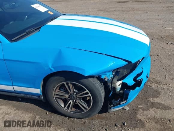 ✅ 2012 Ford Mustang Premium • VIN: 1ZVBP8EM1C5212683 • Lot: 43626569. Wystawiony na IAAI z przebiegiem 121 917 mil. Bezpłatny archiwum sprzedaży aukcyjnych z USA i szczegółowy raport historii pojazdu na DreamBid. Zdjęcie 18.