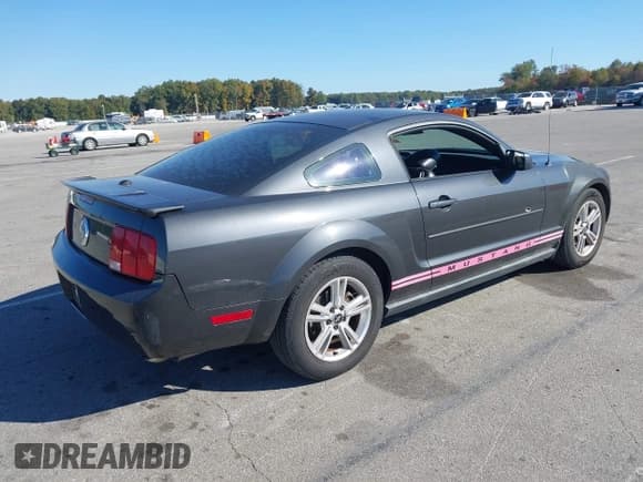✅ 2007 Ford Mustang Deluxe • VIN: 1ZVFT80NX75300411 • Лот: 43453183. Опубликован ранее на IAAI с пробегом 161 559 миль. Бесплатный доступ к архиву аукционных продаж из США и подробный отчёт об истории автомобиля на DreamBid. Изображение 4.