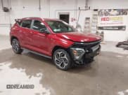 ✅ 2025 Hyundai Kona N Line S • VIN: KM8HBCA33SU205374 • Лот: 41253782. Опубликован ранее на IAAI с пробегом 626 миль. Бесплатный доступ к архиву аукционных продаж из США и подробный отчёт об истории автомобиля на DreamBid. Изображение 1.