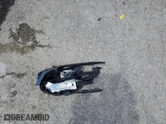 ✅ 2021 Volkswagen Passat S • VIN: 1VWAA7A38MC001174 • Lot: 70487915. Wystawiony na Copart z przebiegiem 62 396 mil. Bezpłatny archiwum sprzedaży aukcyjnych z USA i szczegółowy raport historii pojazdu na DreamBid. Zdjęcie 12.