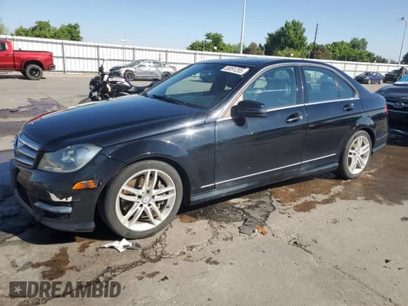 ✅ 2013 Mercedes-Benz C 300 Sport • VIN: WDDGF8AB7DR245588 • Lot: 58091295. Wystawiony na Copart z przebiegiem 90 242 mil. Bezpłatny archiwum sprzedaży aukcyjnych z USA i szczegółowy raport historii pojazdu na DreamBid. Zdjęcie 1.
