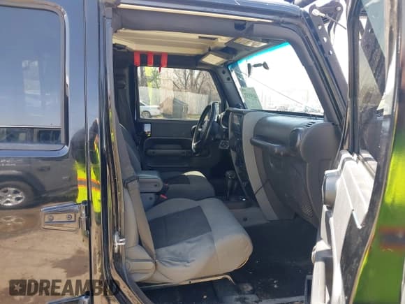 ✅ 2008 Jeep Wrangler Unlimited X • VIN: 1J4GA39188L518712 • Lot: 41993372. Wystawiony na IAAI z przebiegiem 128 278 mil. Bezpłatny archiwum sprzedaży aukcyjnych z USA i szczegółowy raport historii pojazdu na DreamBid. Zdjęcie 5.