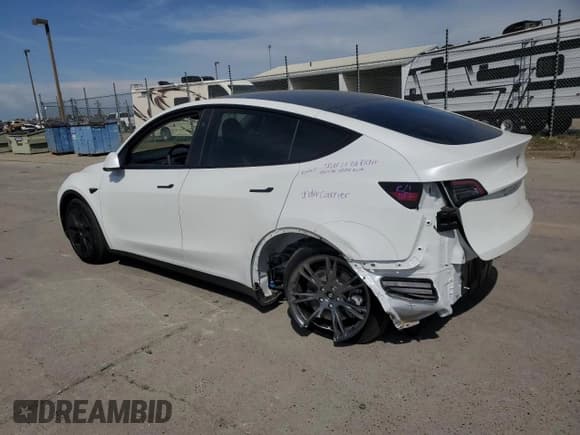 ✅ 2024 Tesla Model Y Long Range • VIN: 7SAYGDEE1RF152168 • Lot: 52436135. Wystawiony na Copart z przebiegiem 3 546 mil. Bezpłatny archiwum sprzedaży aukcyjnych z USA i szczegółowy raport historii pojazdu na DreamBid. Zdjęcie 2.