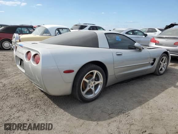 ✅ 2004 Chevrolet Corvette • VIN: 1G1YY22G045133523 • Lot: 75116004. Wystawiony na Copart z przebiegiem Nie podano mil. Skorzystaj z bezpłatnego archiwum sprzedaży aukcyjnych z USA i zobacz szczegółowy raport historii pojazdu na DreamBid. Zdjęcie 3.