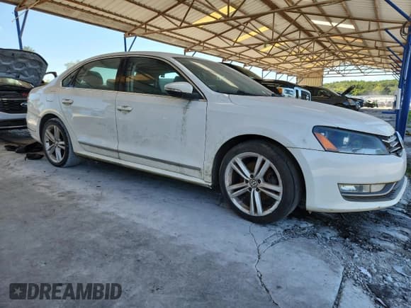 ✅ 2012 Volkswagen Passat SEL Premium • VIN: 1VWCN7A33CC012112 • Лот: 70836725. Опубликован ранее на Copart с пробегом Не указан. Бесплатный доступ к архиву аукционных продаж из США и подробный отчёт об истории автомобиля на DreamBid. Изображение 4.