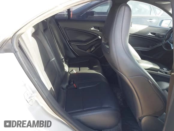 ✅ 2014 Mercedes-Benz CLA 250 • VIN: WDDSJ4EB4EN117717 • Lot: 41793475. Wystawiony na IAAI z przebiegiem Nie podano. Bezpłatny archiwum sprzedaży aukcyjnych z USA i szczegółowy raport historii pojazdu na DreamBid. Zdjęcie 8.