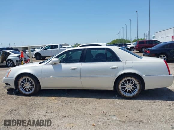 ✅ 2008 Cadillac DTS 1SC • VIN: 1G6KD57Y88U190045 • Lot: 41994989. Listed on IAAI with 96,714 mi. Free auction sales archive from the USA and detailed vehicle history report at DreamBid. Image 14.
