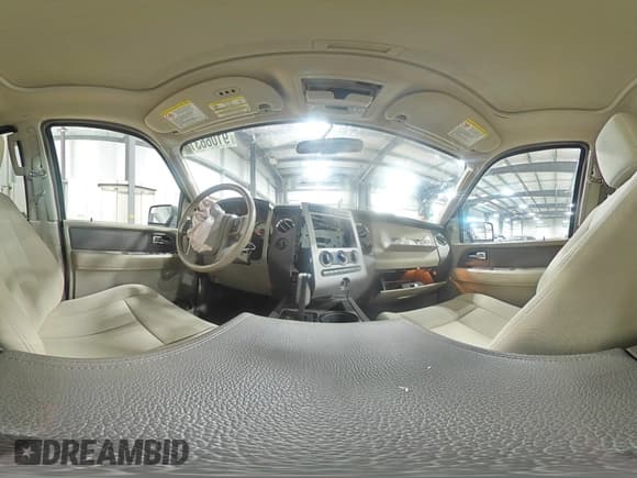 ✅ 2014 Ford Expedition XLT • VIN: 1FMJU1J50EEF17264 • Lot: 91066315. Wystawiony na Copart z przebiegiem 116 674 mil. Bezpłatny archiwum sprzedaży aukcyjnych z USA i szczegółowy raport historii pojazdu na DreamBid. Zdjęcie 15.